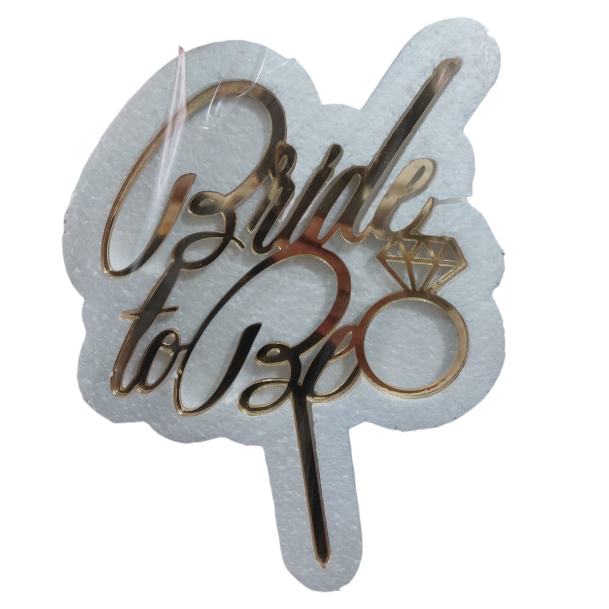 Cake Topper con scritta Bride to Be colore oro.