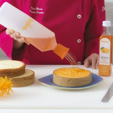 Dispenser per bagna in plastica con tappo bucherellato disponibile da 1 l