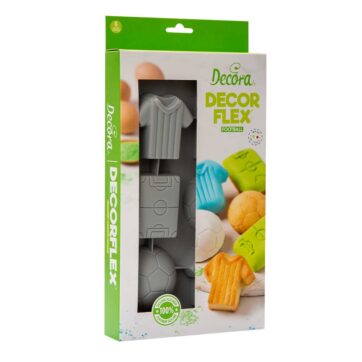 Stampo in silicone tema calcio con 6 cavità Dim. Cav. Campo 5 x 7 x 2,5 h cm. Pallone ø 7 x 2,5 h cm. Maglietta 7,5 x 7 x 2,5 h cm.