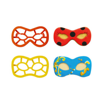 Set 2 tagliapasta in plastica con forma di maschere.