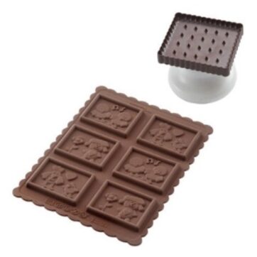 Set taglia biscotto e tappetino in silicone per cioccolato tema fattoria realizza 6 biscotti rettangolari dimensioni 4,7x5,7 h 0,5 cm